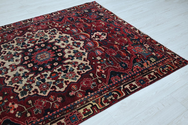 red Medium rug 5' 0" x 7' 1"
