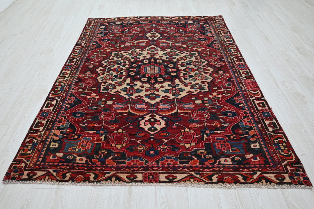 red Medium rug 5' 0" x 7' 1"