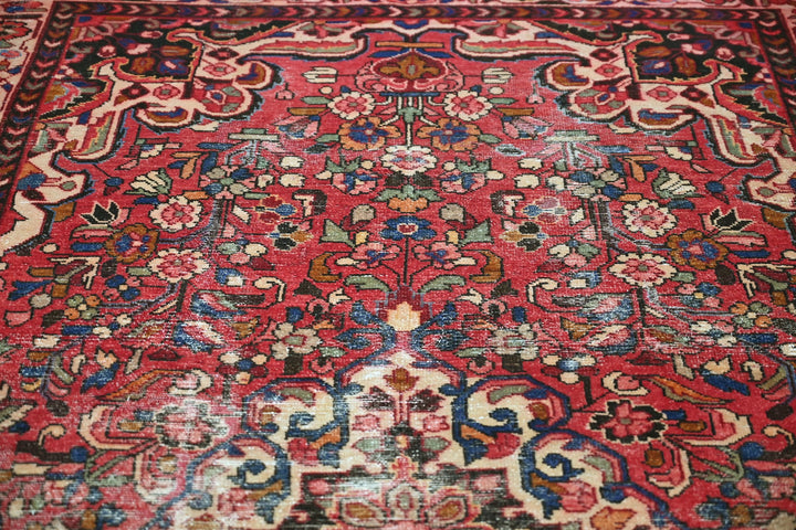 red Medium rug 4' 10" x 9' 4"