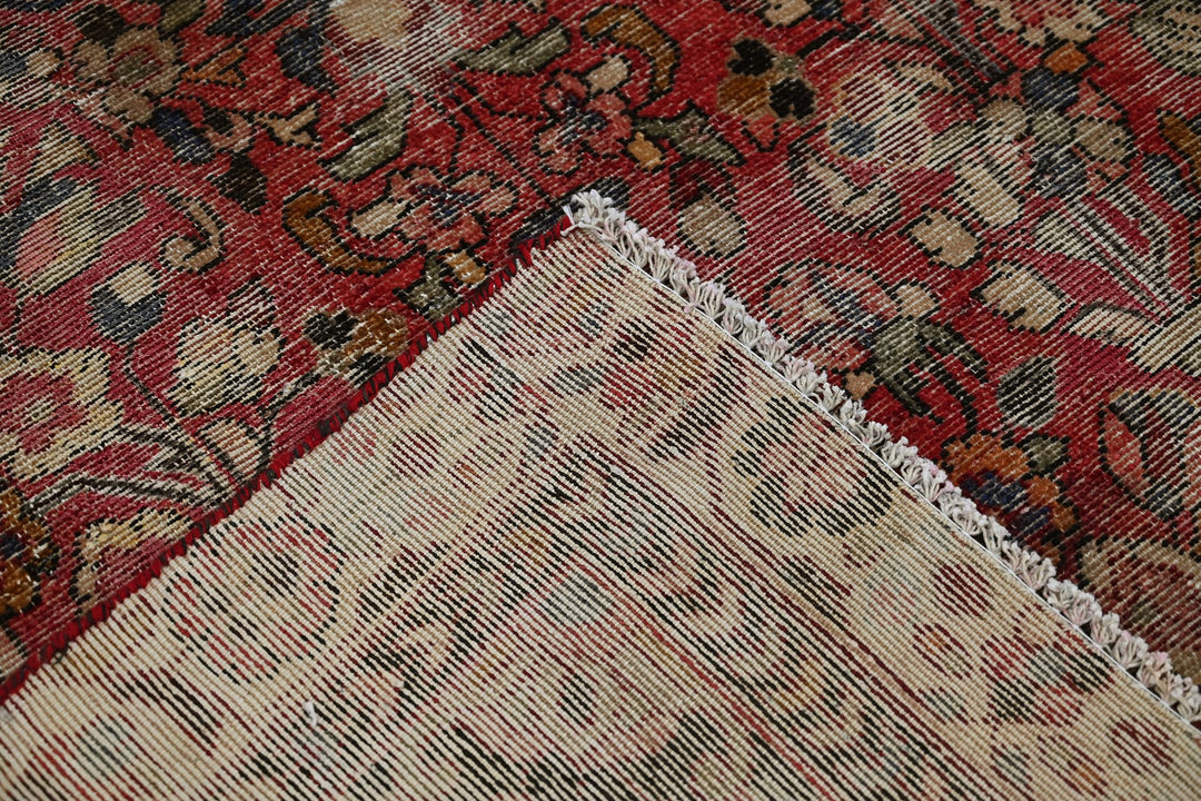 red Medium rug 4' 10" x 9' 4"