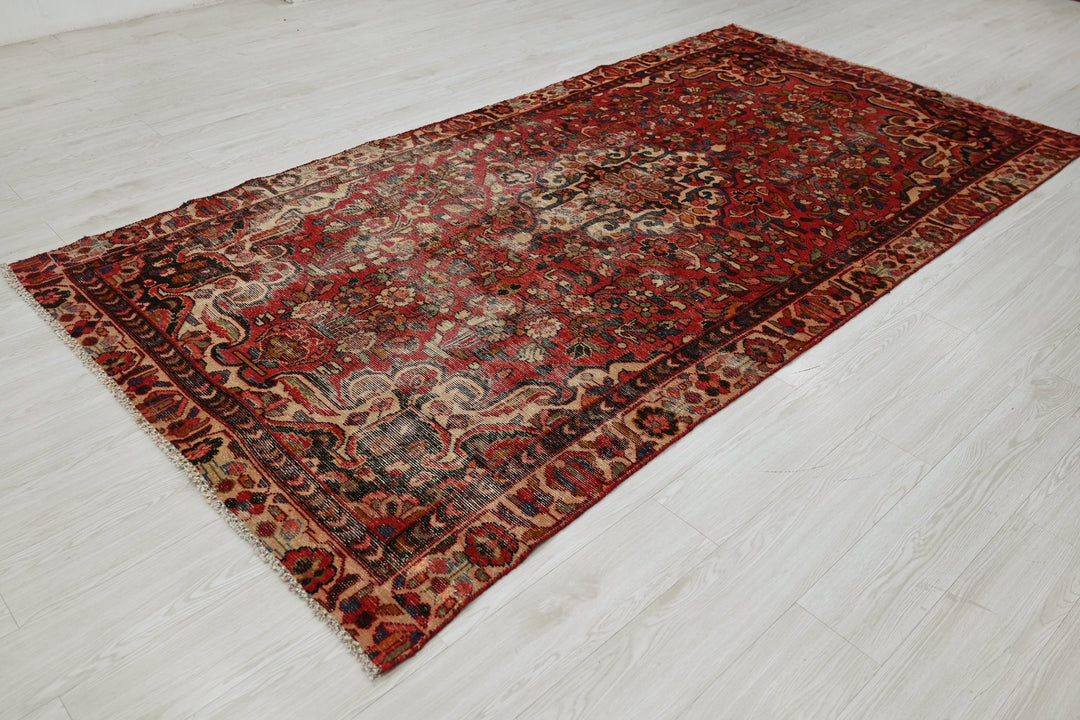 red Medium rug 4' 10" x 9' 4"