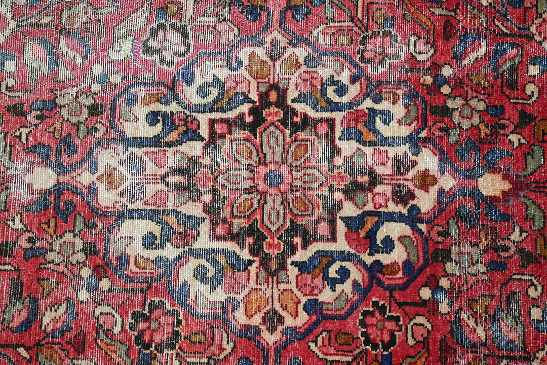 red Medium rug 4' 10" x 9' 4"