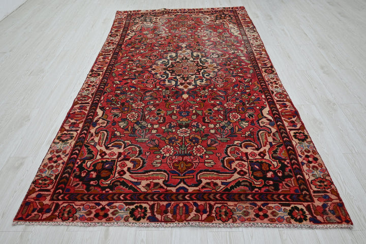 red Medium rug 4' 10" x 9' 4"