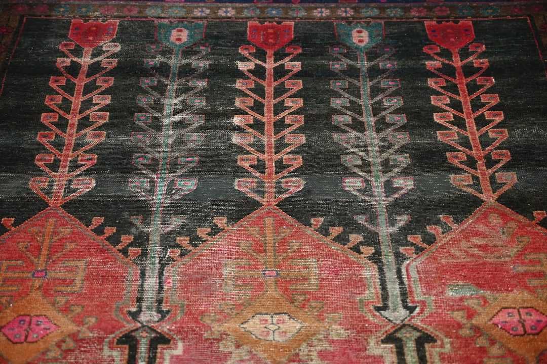 black Medium rug 4' 7" x 6' 8"