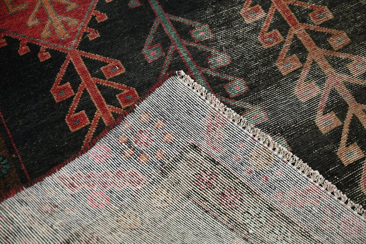 black Medium rug 4' 7" x 6' 8"