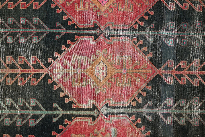 black Medium rug 4' 7" x 6' 8"