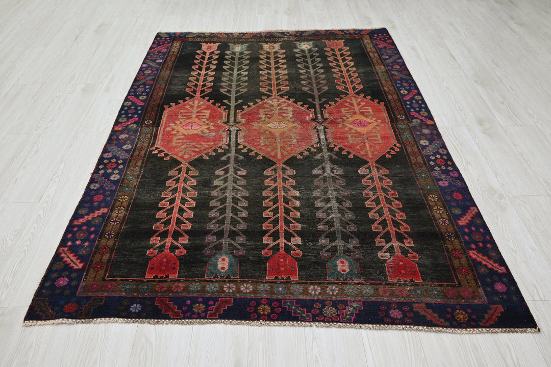 black Medium rug 4' 7" x 6' 8"