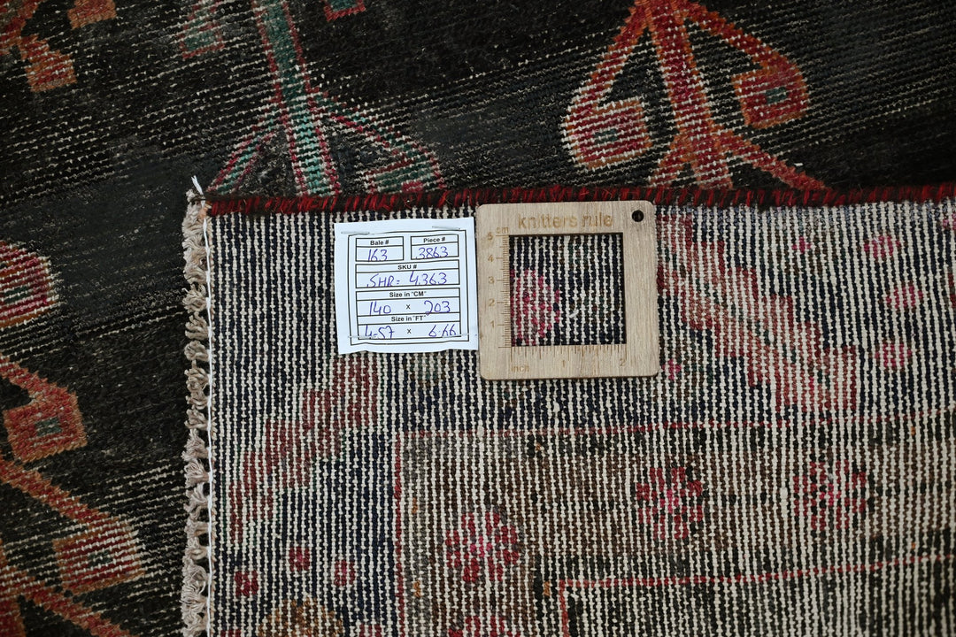black Medium rug 4' 7" x 6' 8"