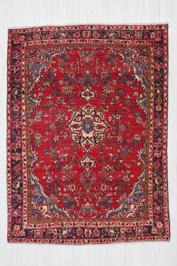 red Medium rug 4' 8" x 6' 4"