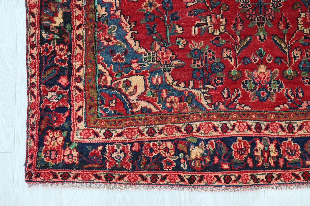 red Medium rug 4' 8" x 6' 4"