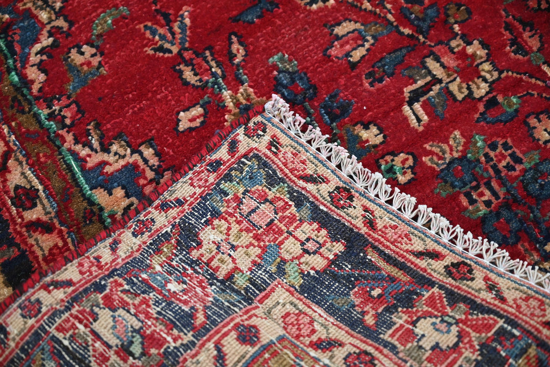 red Medium rug 4' 8" x 6' 4"