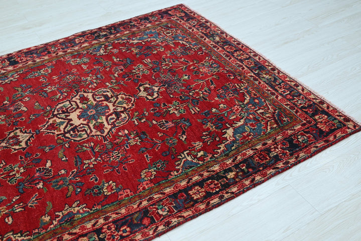 red Medium rug 4' 8" x 6' 4"