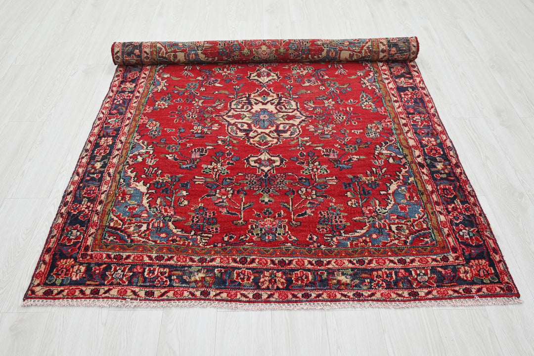 red Medium rug 4' 8" x 6' 4"
