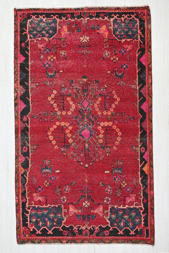 red Medium rug 4' 9" x 8' 4"