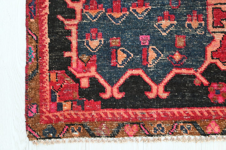 red Medium rug 4' 9" x 8' 4"