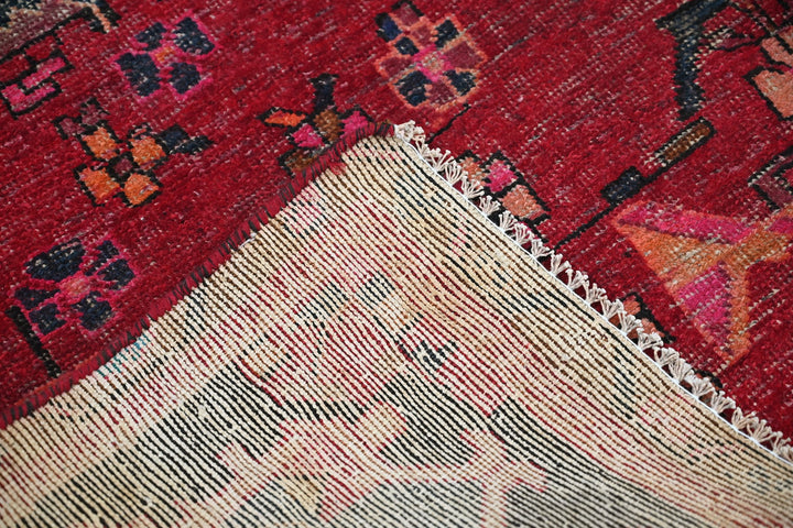 red Medium rug 4' 9" x 8' 4"