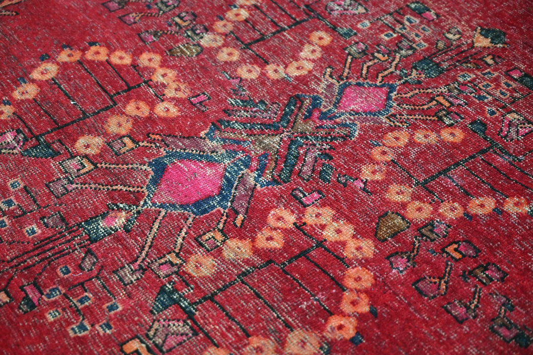 red Medium rug 4' 9" x 8' 4"