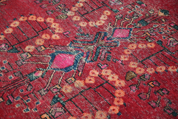 red Medium rug 4' 9" x 8' 4"