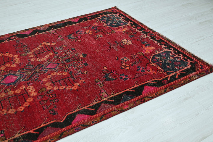red Medium rug 4' 9" x 8' 4"