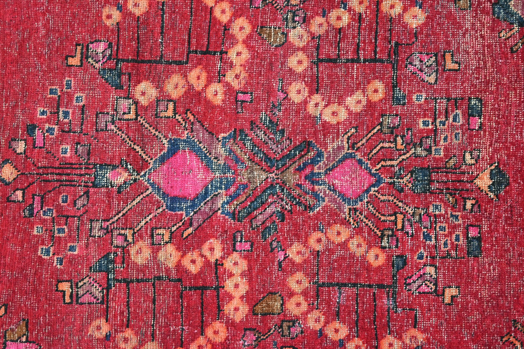 red Medium rug 4' 9" x 8' 4"