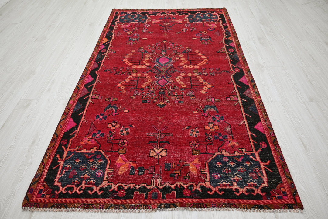 red Medium rug 4' 9" x 8' 4"
