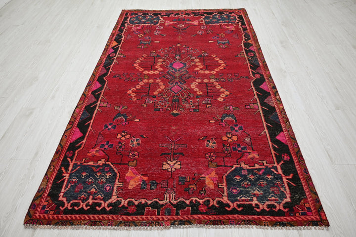 red Medium rug 4' 9" x 8' 4"