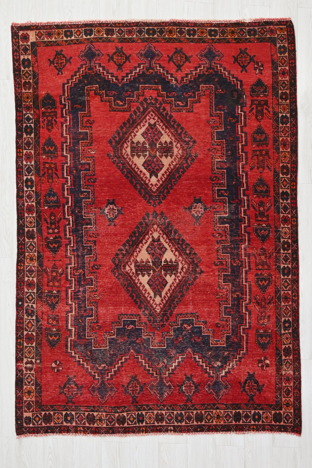 red Medium rug 4' 11" x 6' 11"