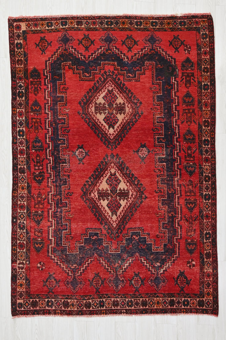 red Medium rug 4' 11" x 6' 11"