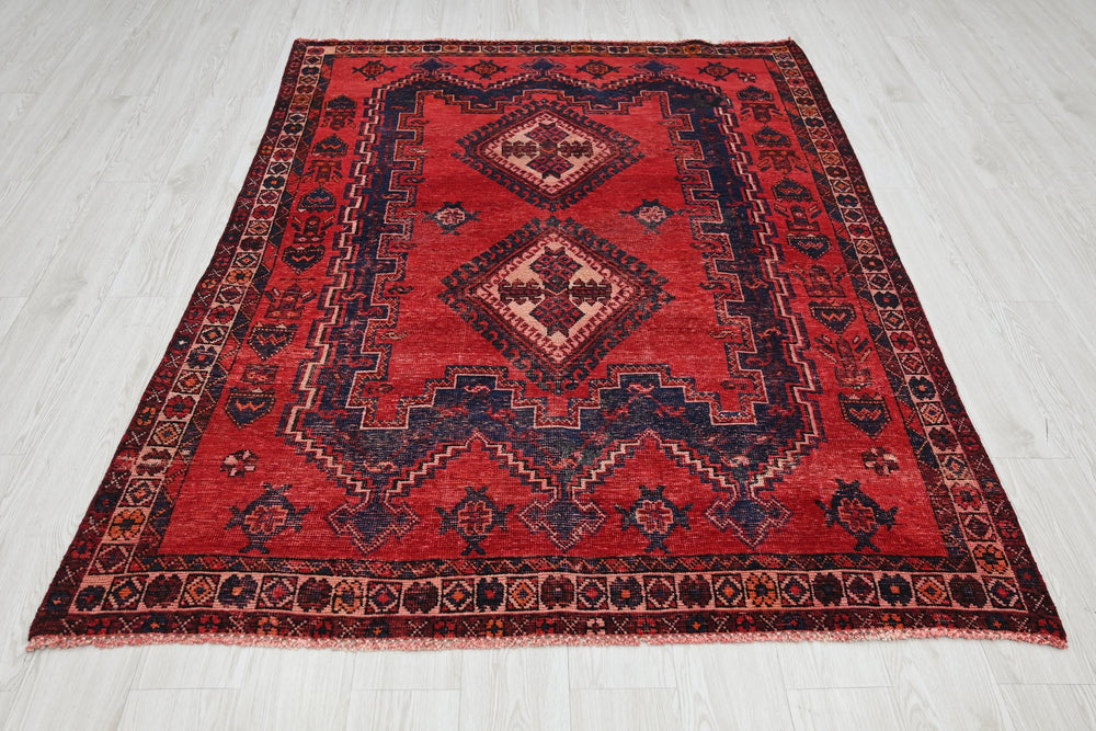 red Medium rug 4' 11" x 6' 11"