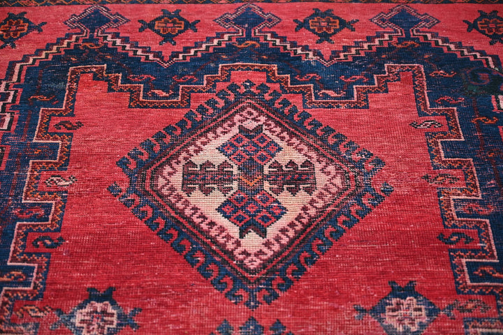 red Medium rug 4' 11" x 6' 11"