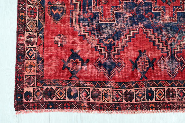 red Medium rug 4' 11" x 6' 11"