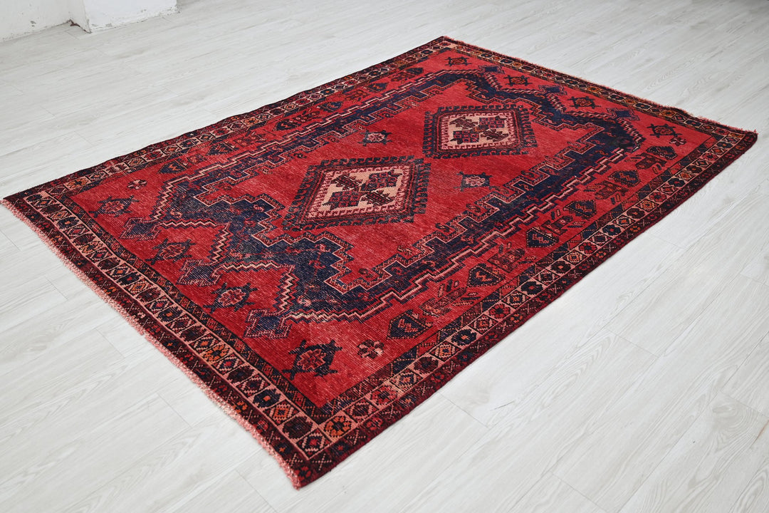 red Medium rug 4' 11" x 6' 11"