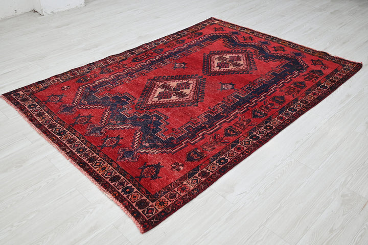 red Medium rug 4' 11" x 6' 11"