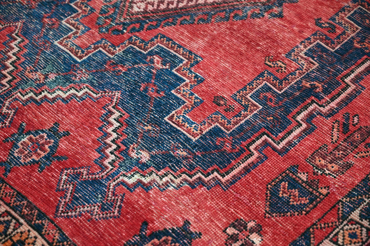 red Medium rug 4' 11" x 6' 11"