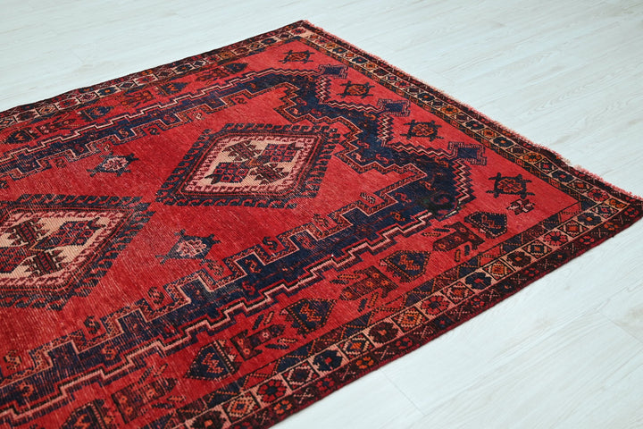 red Medium rug 4' 11" x 6' 11"