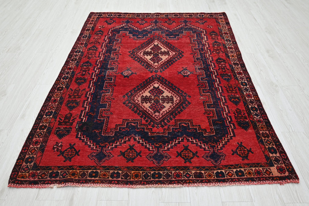 red Medium rug 4' 11" x 6' 11"