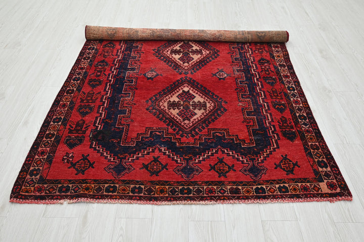 red Medium rug 4' 11" x 6' 11"