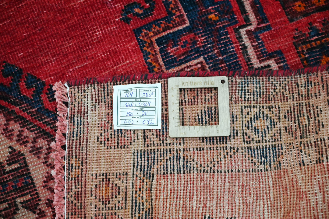 red Medium rug 4' 11" x 6' 11"