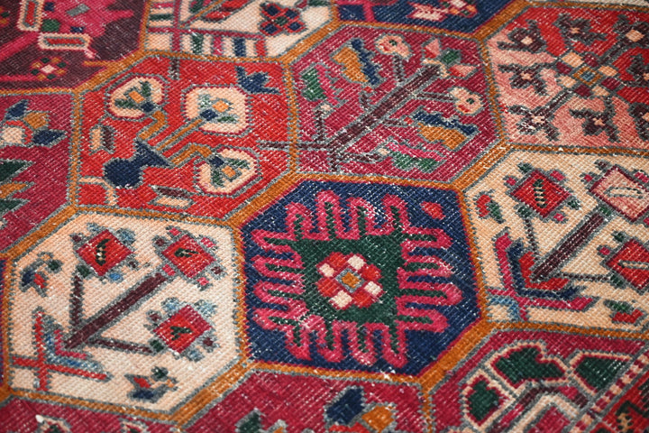 red Medium rug 5' 4" x 8' 10"