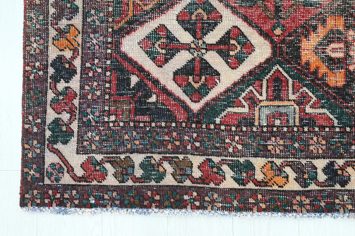 black Medium rug 5' 3" x 7' 0"