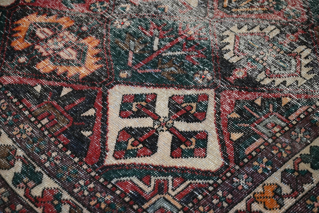 black Medium rug 5' 3" x 7' 0"