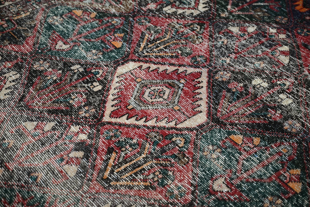 black Medium rug 5' 3" x 7' 0"