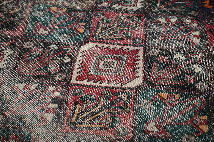 black Medium rug 5' 3" x 7' 0"