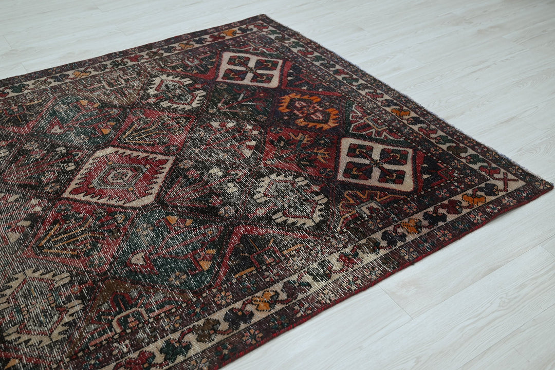 black Medium rug 5' 3" x 7' 0"