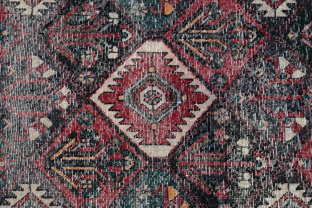 black Medium rug 5' 3" x 7' 0"