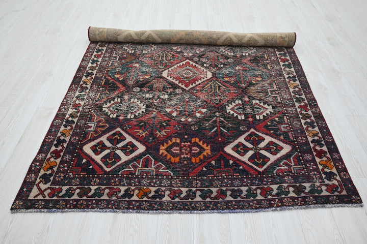 black Medium rug 5' 3" x 7' 0"