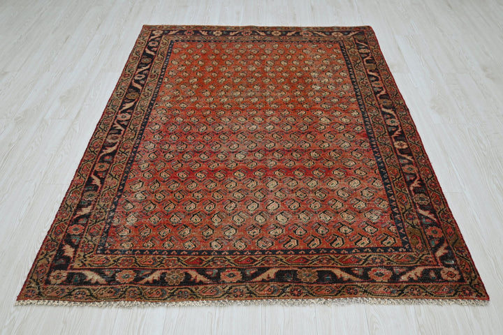 red Medium rug 4' 9" x 6' 7"