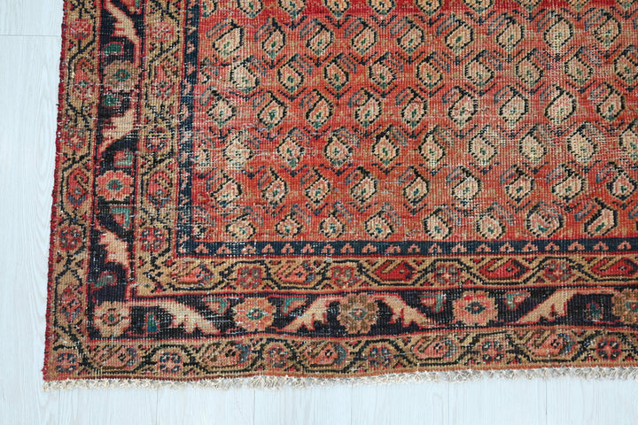 red Medium rug 4' 9" x 6' 7"
