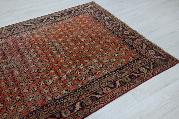 red Medium rug 4' 9" x 6' 7"