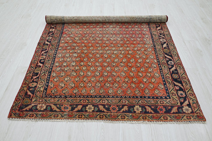 red Medium rug 4' 9" x 6' 7"